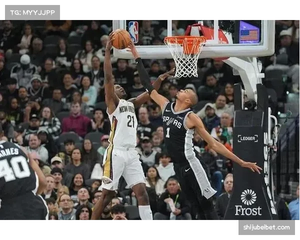 马刺44篮板统治内线战术奏效 猛龙二次进攻机会被完全压制 马刺44篮板统治内线战术奏效 猛龙二次进攻机会被完全压制